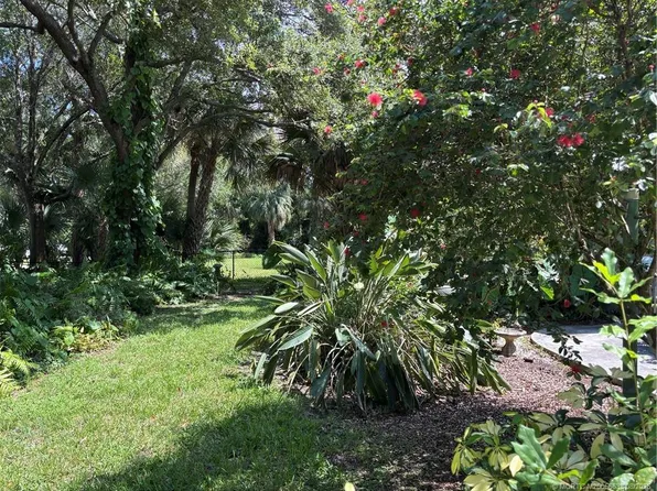 5713 Papaya Dr, Fort Pierce, FL 34982