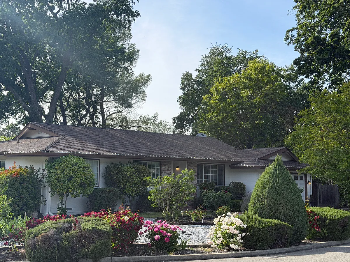 Building Photo - 131 Roan Dr
