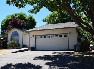 295 Deborah Dr, Talent, OR 97540