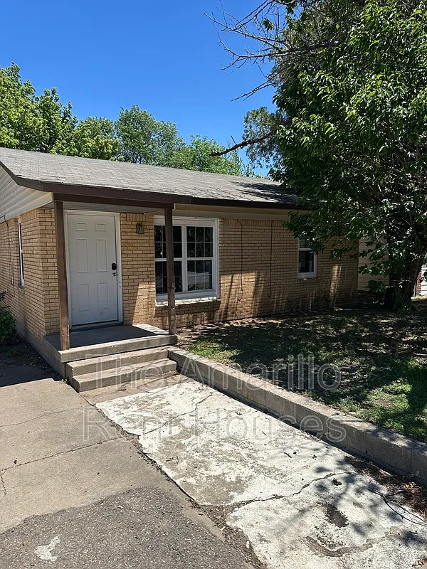 2 bed, 1.0 bath, 812 sqft, $1,000 — Photo 1