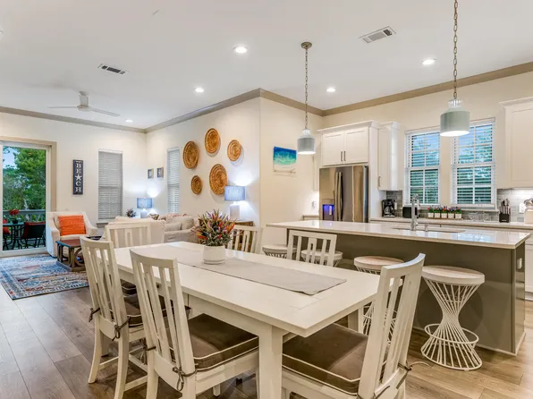 70 Marthas Ln #205, Pt Washington, FL 32459