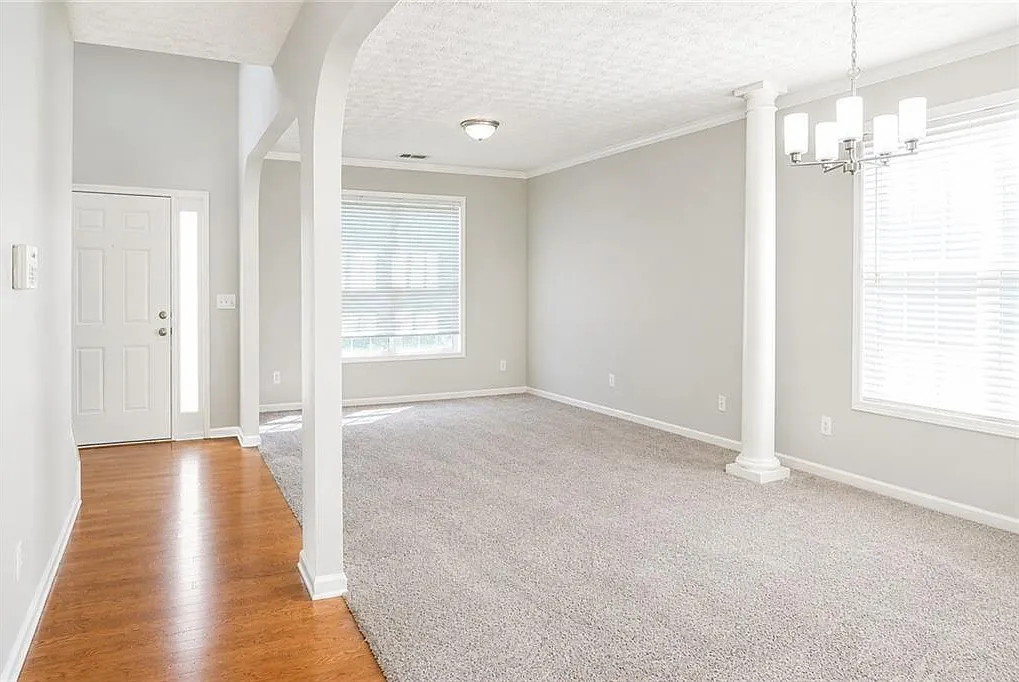 4 bed, 2.5 bath, 2925 sqft, $2,400 — Photo 4