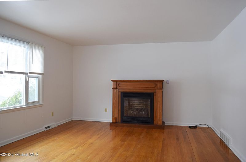 5th image of 205 Starling Avenue