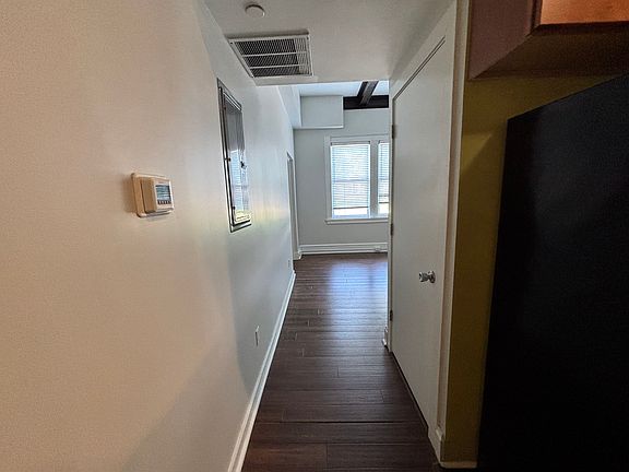 3rd image of 402 Avery St APT 1B