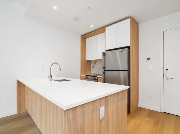 71-82 Parsons Boulevard image 4 of 9