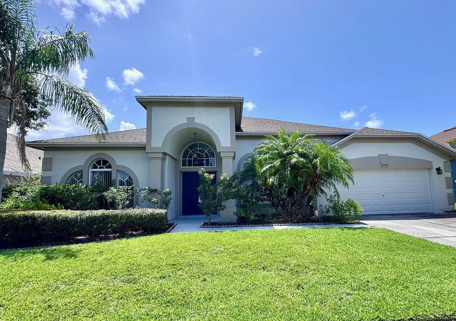 Beautiful, 3/2, single family, waterfront home with bonus room, in Hunter's Creek! — Photo 1