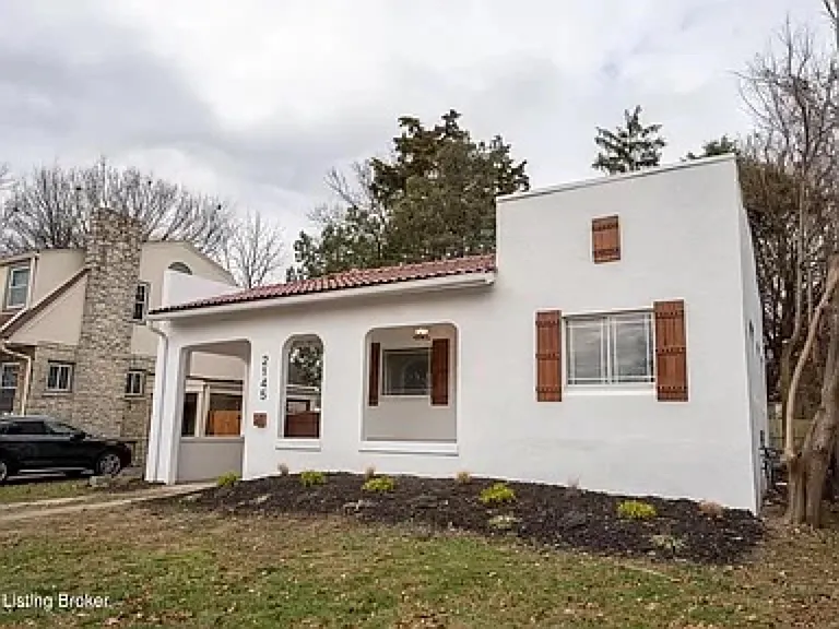 2145 Gladstone Ave — Photo 4