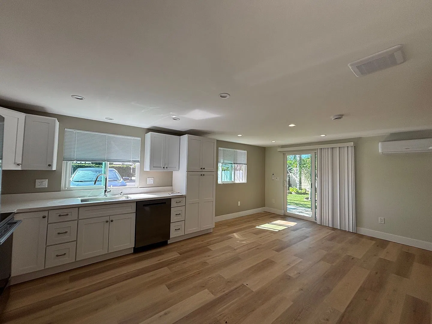 716 S. Center St — Photo 2