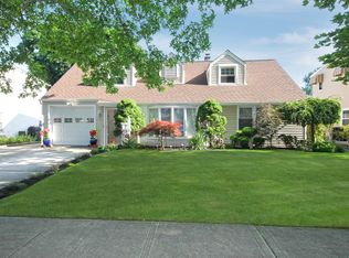 1977 Earl Dr, Merrick, NY 11566