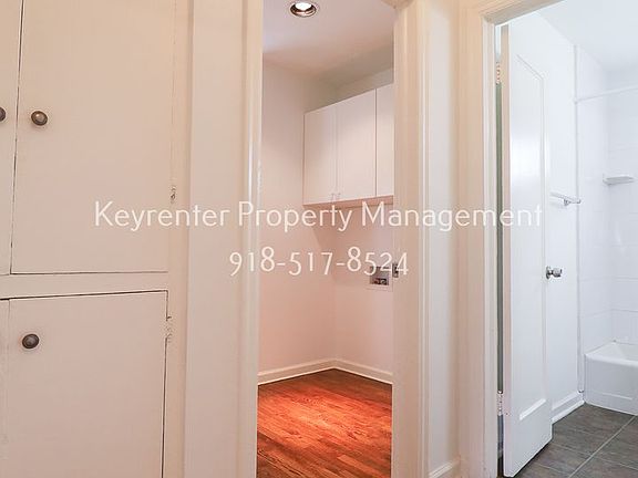 5th image of 923 E 37th Pl