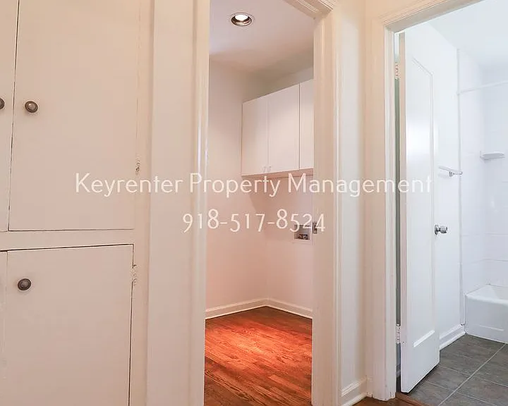 923 E 37th Pl — Photo 5