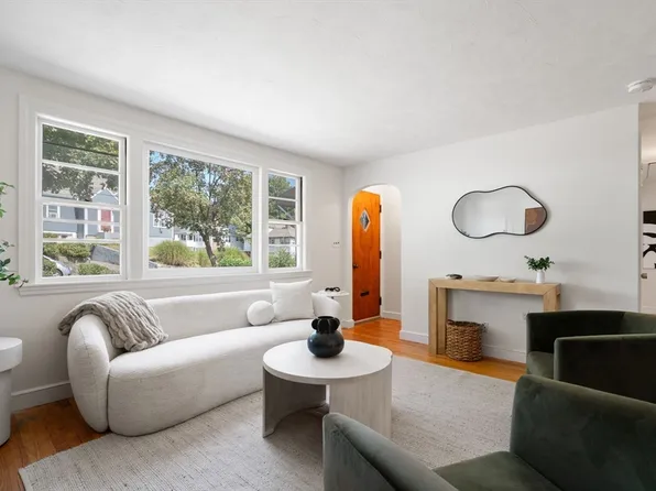 30 Oak Hill Rd, Waltham, MA 02451
