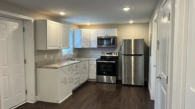 Water Included! 2BD/1BA Duplex — Photo 3