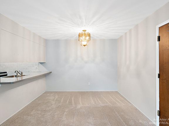 5th image of 2319 Packard St APT B306