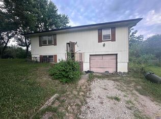 134 W David St, Carbondale, KS 66414