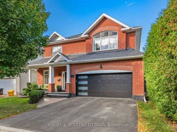 5 Valencia St, Ottawa, ON K2G 6T1