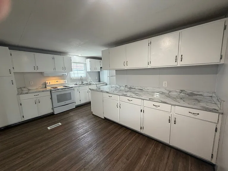 1105 S Rogers St — Photo 11
