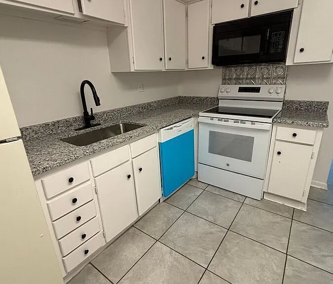 2101 Ottawa St #102B — Photo 9