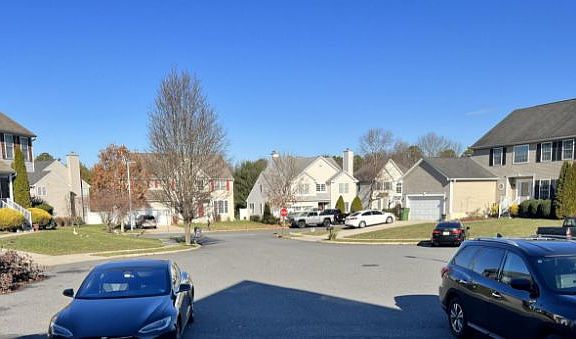 4th image of 205 Roundtree Ct