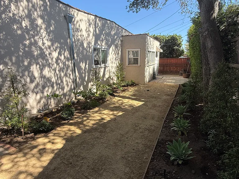 1047 N Rose Ave — Photo 4