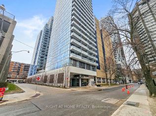 210 Simcoe St #2011, Toronto, ON M5T0A9