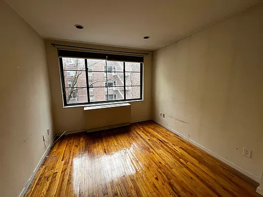 Rented by Salon Realty Corp | media 3