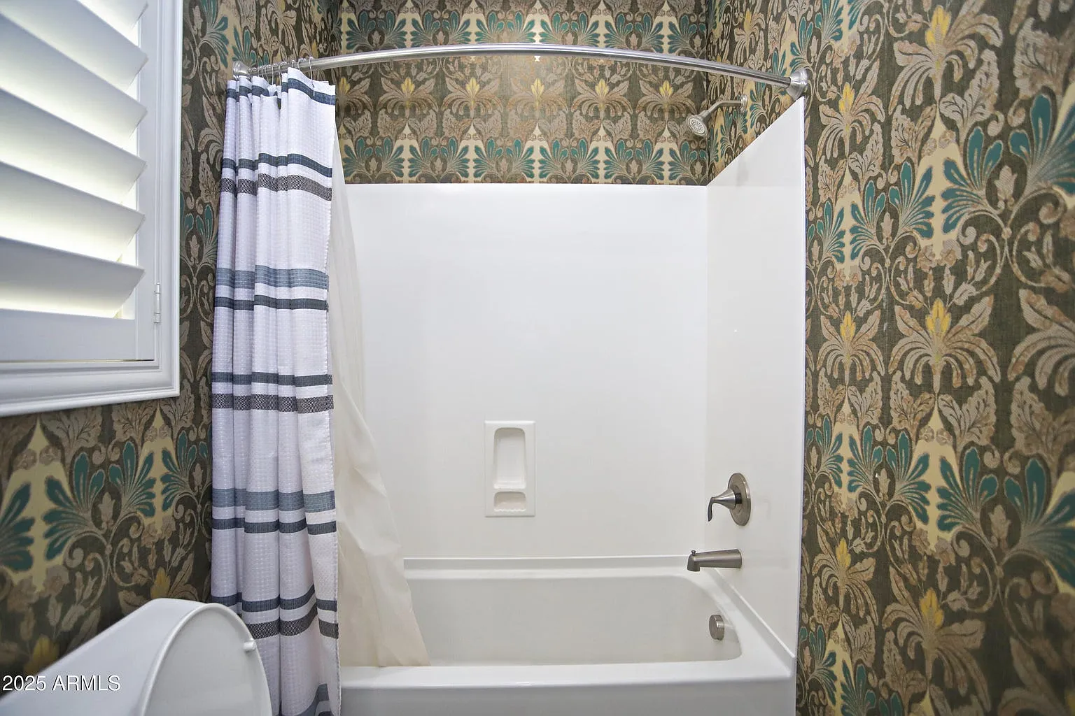 3 bed, 2363 sqft, $2,850 — Photo 3