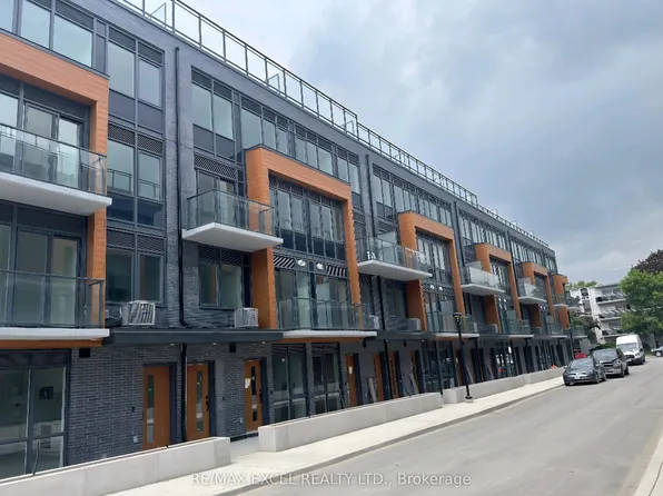 65 Curlew Dr #206, Toronto, ON M3A 0B5