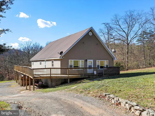 205 Fairview Dr, Burlington, WV 26710
