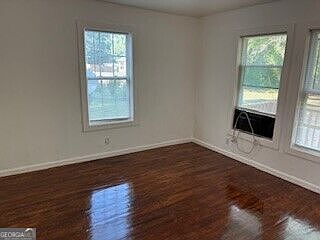 4th image of 720 Baker St