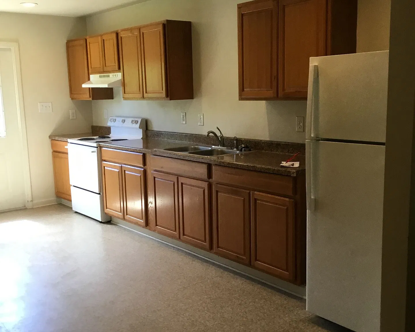 Country Apartments — Photo 1