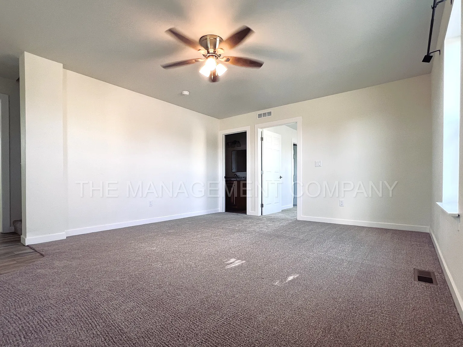 3 bed, 2.5 bath, 2500 sqft, $2,300 — Photo 3