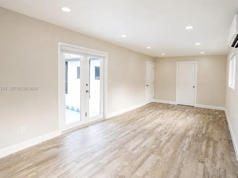 2573 Conroy Dr — Photo 6