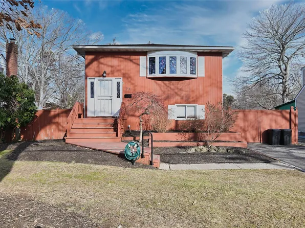 23 E Lakeland Street, Bay Shore, NY 11706