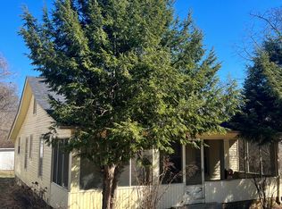 307 W Walnut St, Dickson, TN 37055