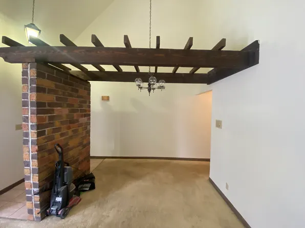 2620 W 24th Ter, Lawrence, KS 66047