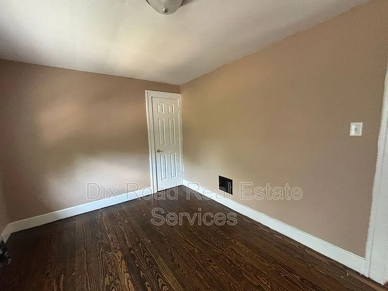 229 Bellaire Ave — Photo 19