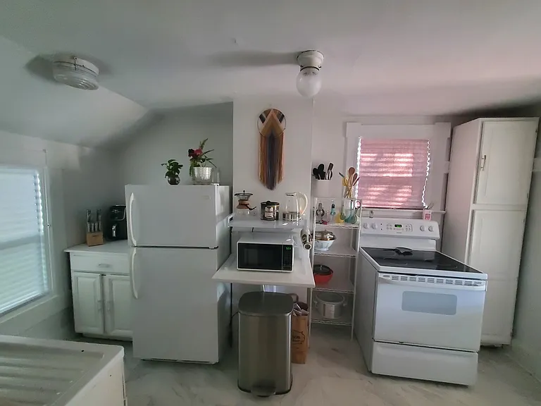 320 Albany Ave #2 — Photo 4