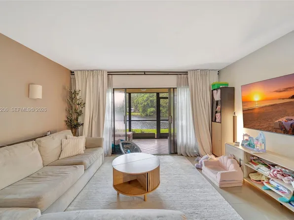 1706 Hammock Blvd #110, Pompano Beach, FL 33063