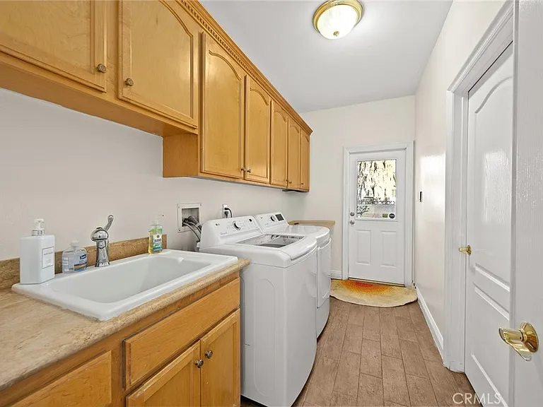 18218 Senteno — Photo 27