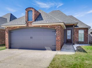 109 Fallstone Rd, Youngsville, LA 70592