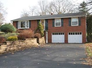 2679 Monterey Dr, Upper St Clair, PA 15241