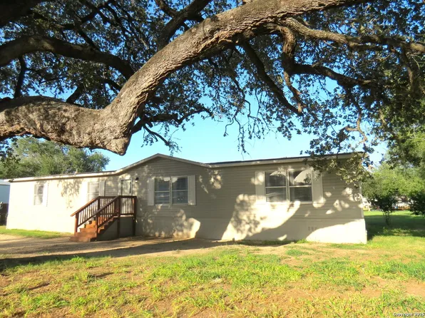 908 Texas, Pleasanton, TX 78064