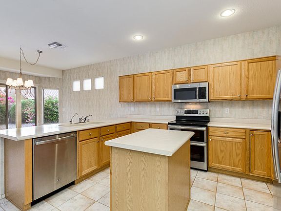 2nd image of 1471 E Buena Vista Dr