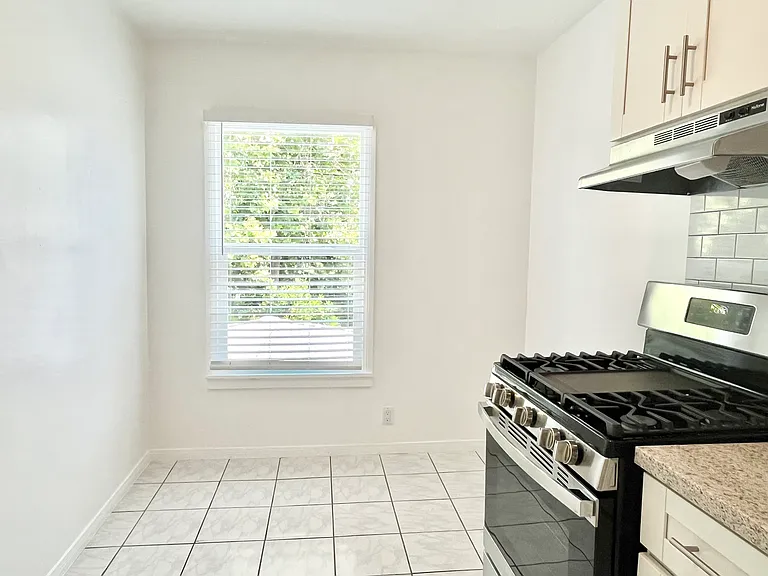 7120 Hawthorn Ave — Photo 7