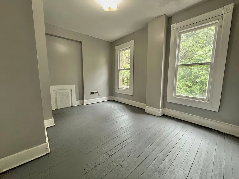 2271 Vine St — Photo 11