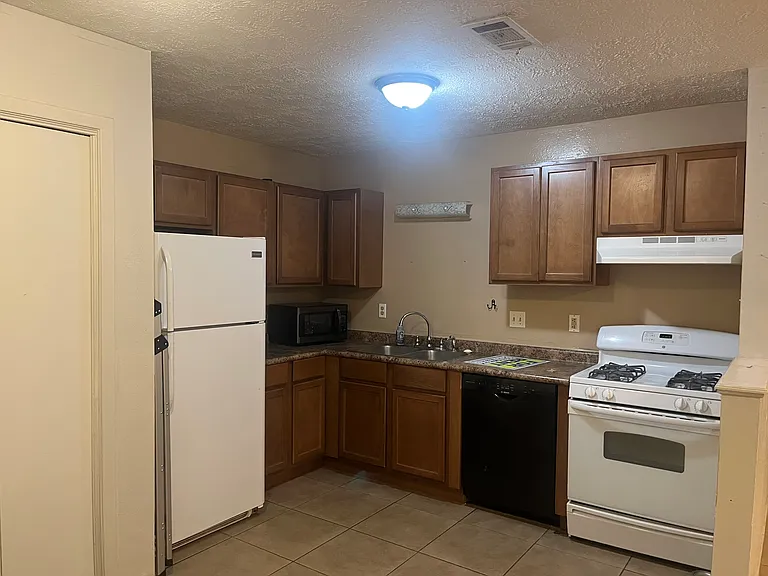 3700 Forestwood Dr — Photo 5