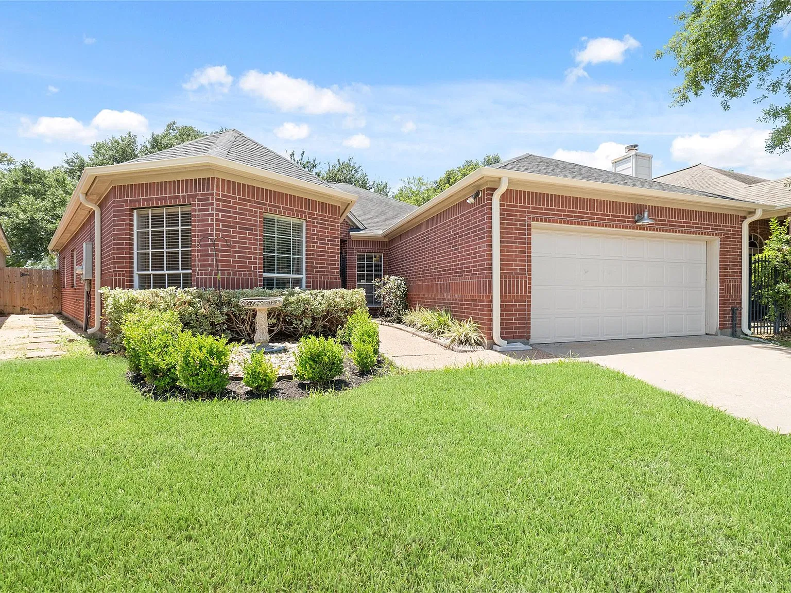 3 bed, 2.0 bath, 2237 sqft, $2,500 — Photo 2
