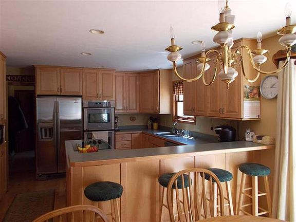 5th image of 24 White Oak Dr