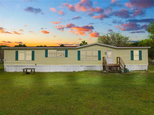 2214 Topaz Ln, Plant City, FL 33566
